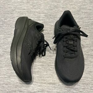 Saucony Echelon10 Women’s All-Black Athletic Shoes size 8 wide